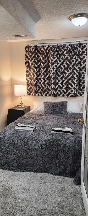 Super Luxury & Cozy Lower Level Apartment In Nw Calgary, Ab Close To Banff Kültér fotó
