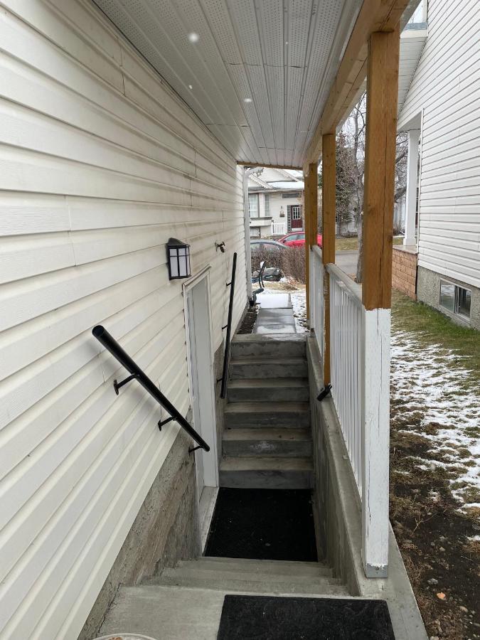 Super Luxury & Cozy Lower Level Apartment In Nw Calgary, Ab Close To Banff Kültér fotó